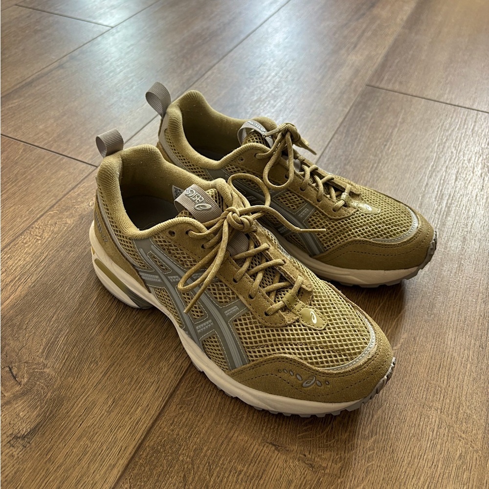 Like New Khaki ASICS 1090 Women’s Sneakers Size 6.5